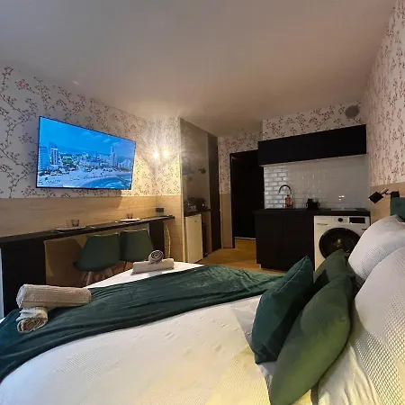 Parenthese Florale Gare Rer A Apartment