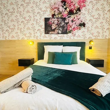 Parenthese Florale Gare Rer A Apartament *